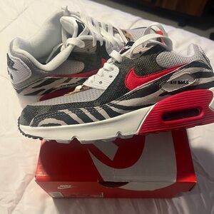 Nike Air Max 90 LTR size 5.5y(Women’s sz7)